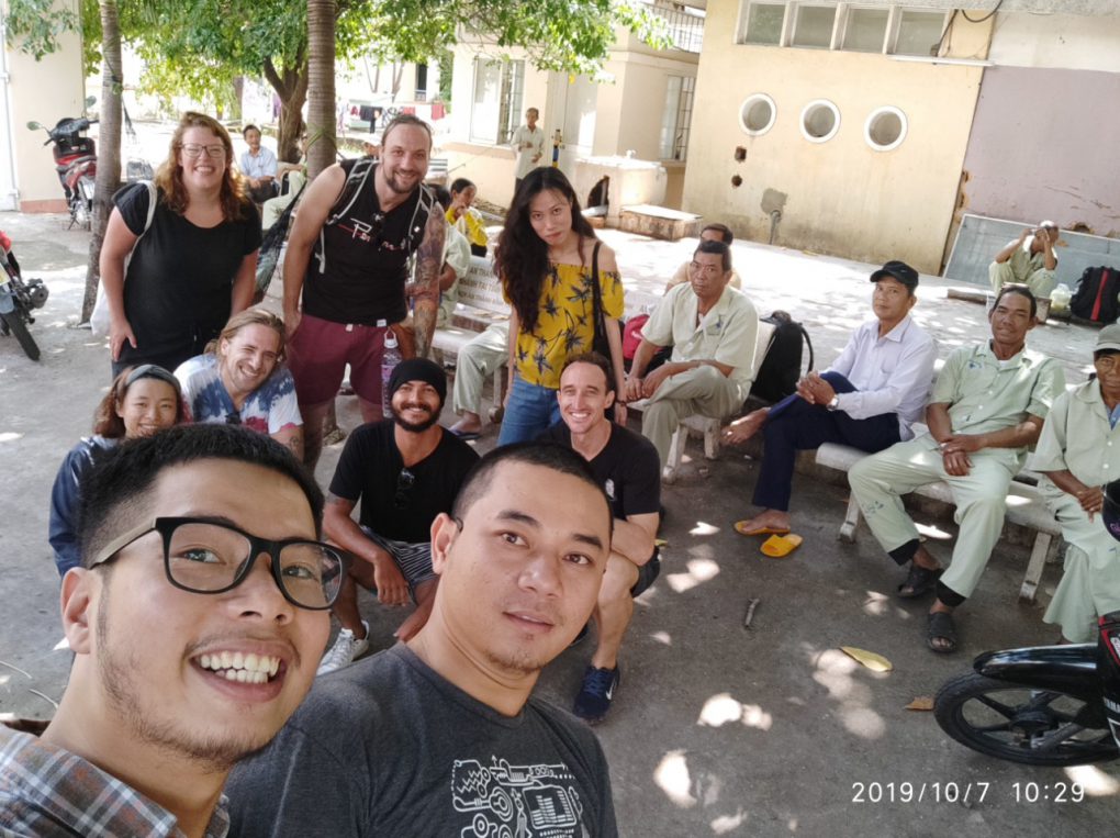 Hình phát cơm từ thiện chung ở khoa thận - bệnh viện tỉnh Bình Định tháng 10/2019.